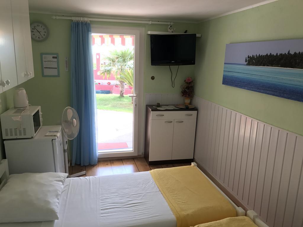 Apartments Villa Stella Maris Рогозница Екстериор снимка